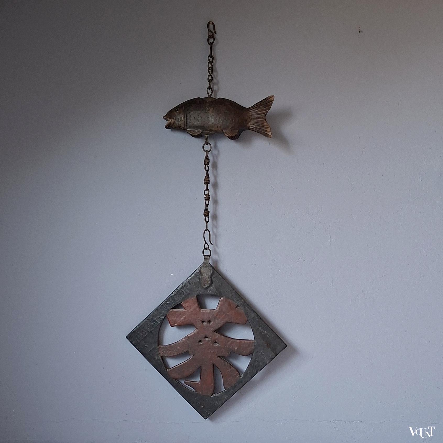 Antiek Japans uithangbord met houten vis (Jizai Kagi)