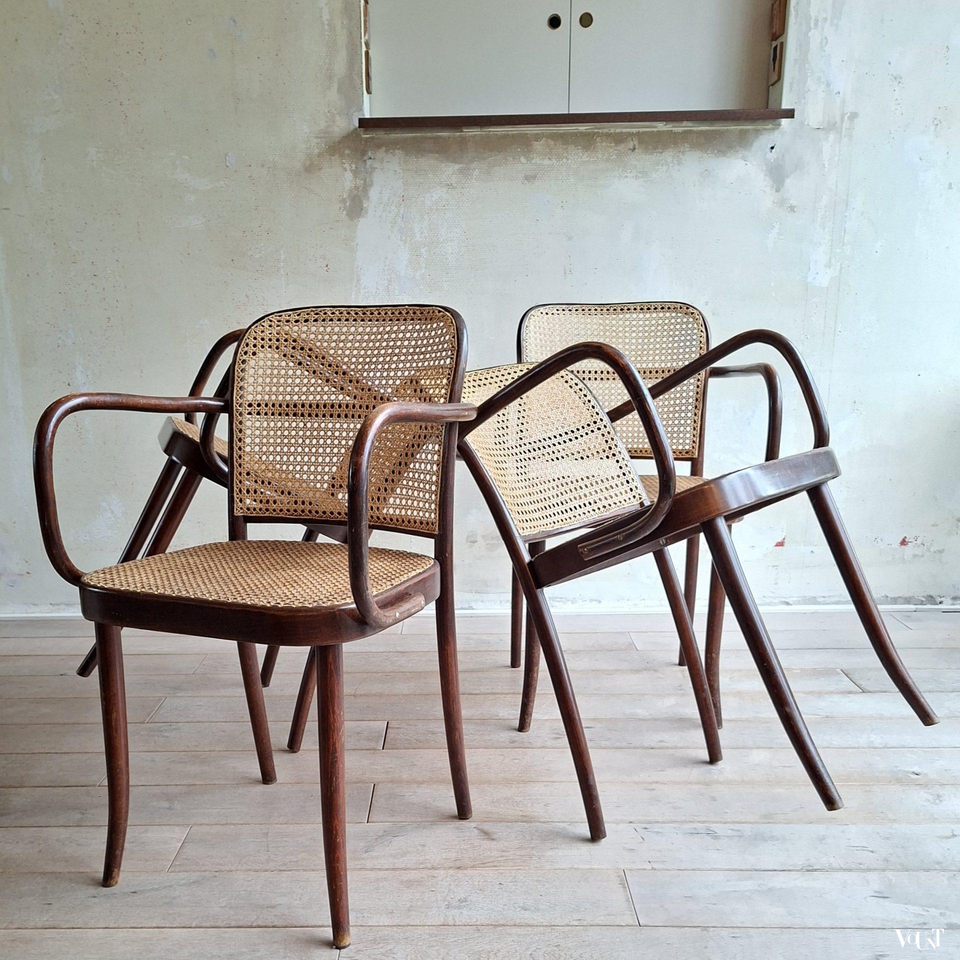 Set van 4 bruine Praag of 811 stoelen, Ligna, jaren '70