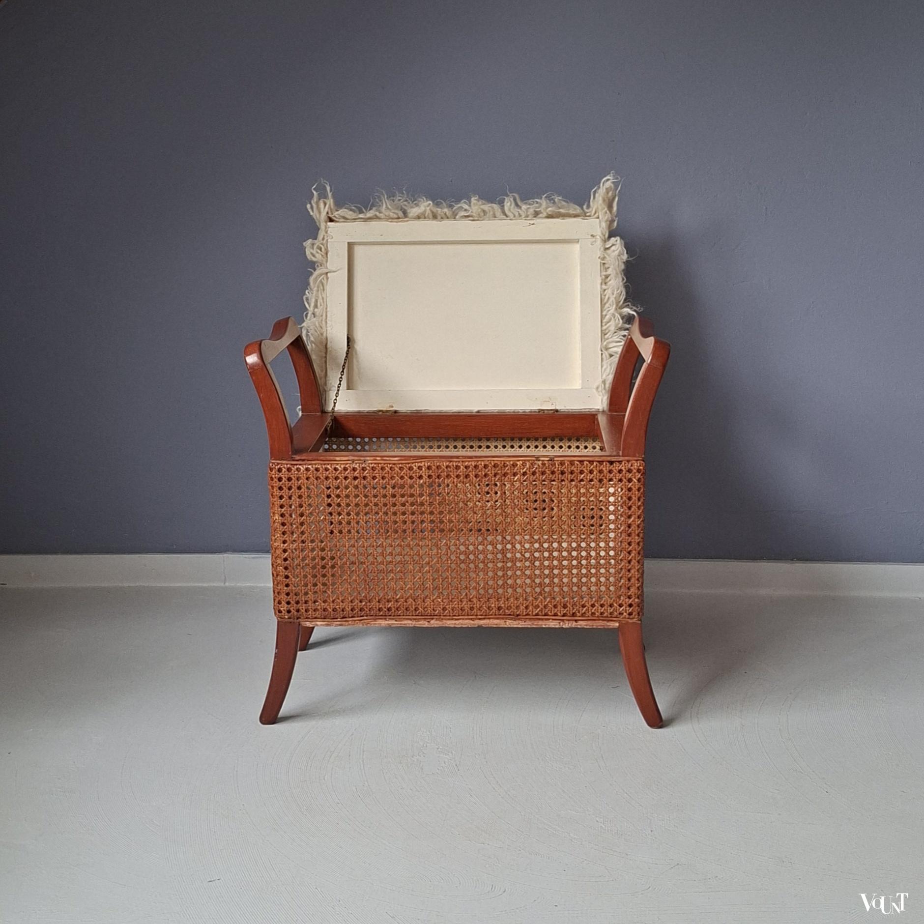 Hout en rotan opbergbankje met wollen bekleding, Sirrom, jaren '30/'50