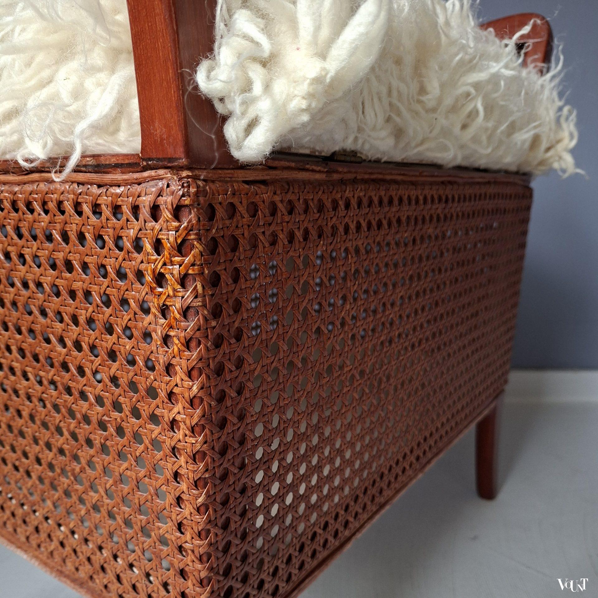 Hout en rotan opbergbankje met wollen bekleding, Sirrom, jaren '30/'50