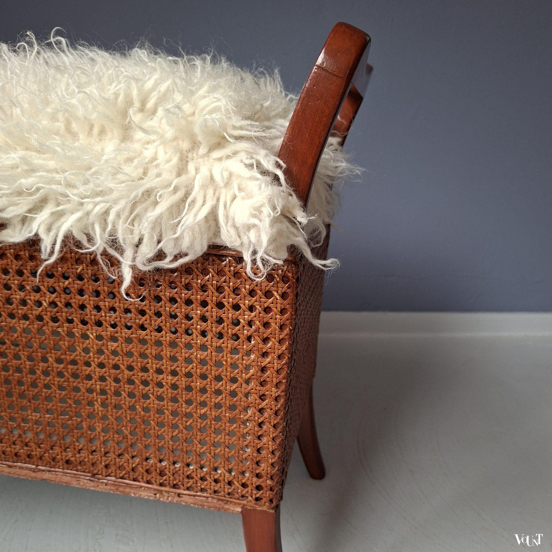 Hout en rotan opbergbankje met wollen bekleding, Sirrom, jaren '30/'50