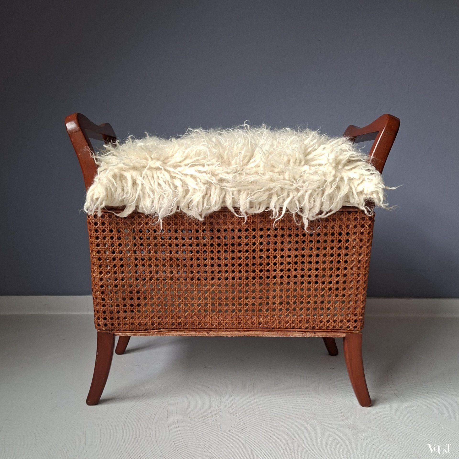 Hout en rotan opbergbankje met wollen bekleding, Sirrom, jaren '30/'50