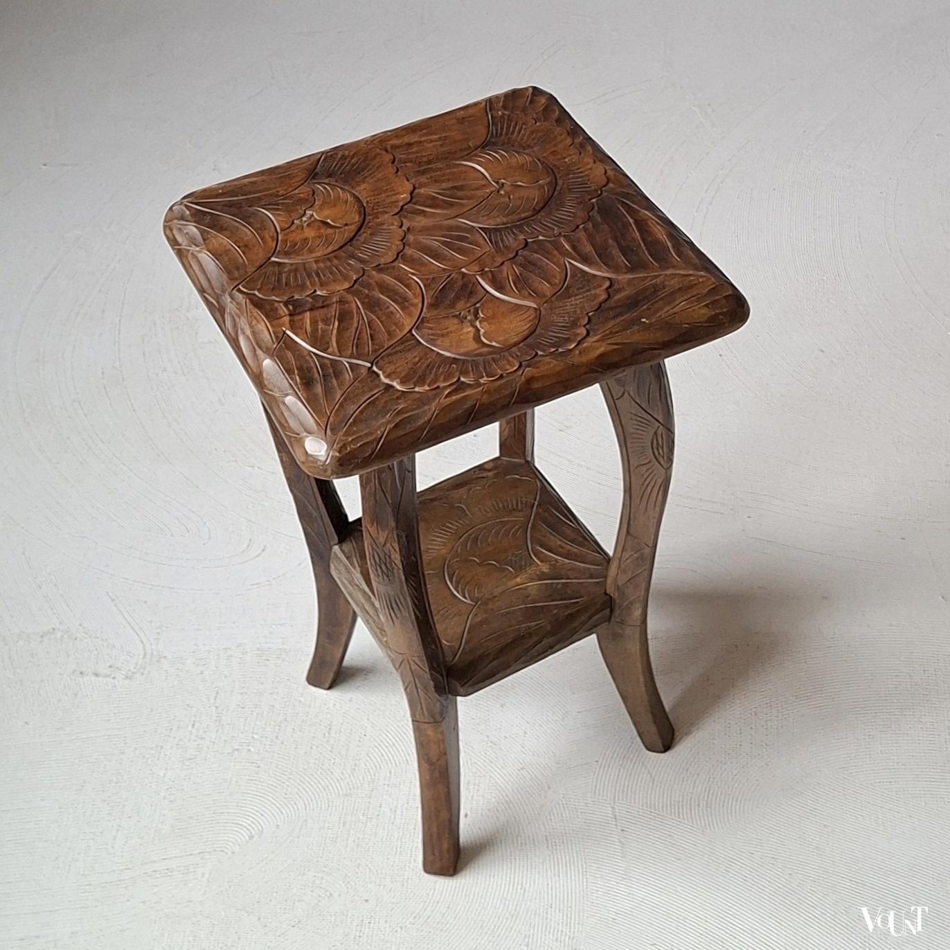 Japans handgesneden bijzettafeltje, Liberty & Co., rond 1900