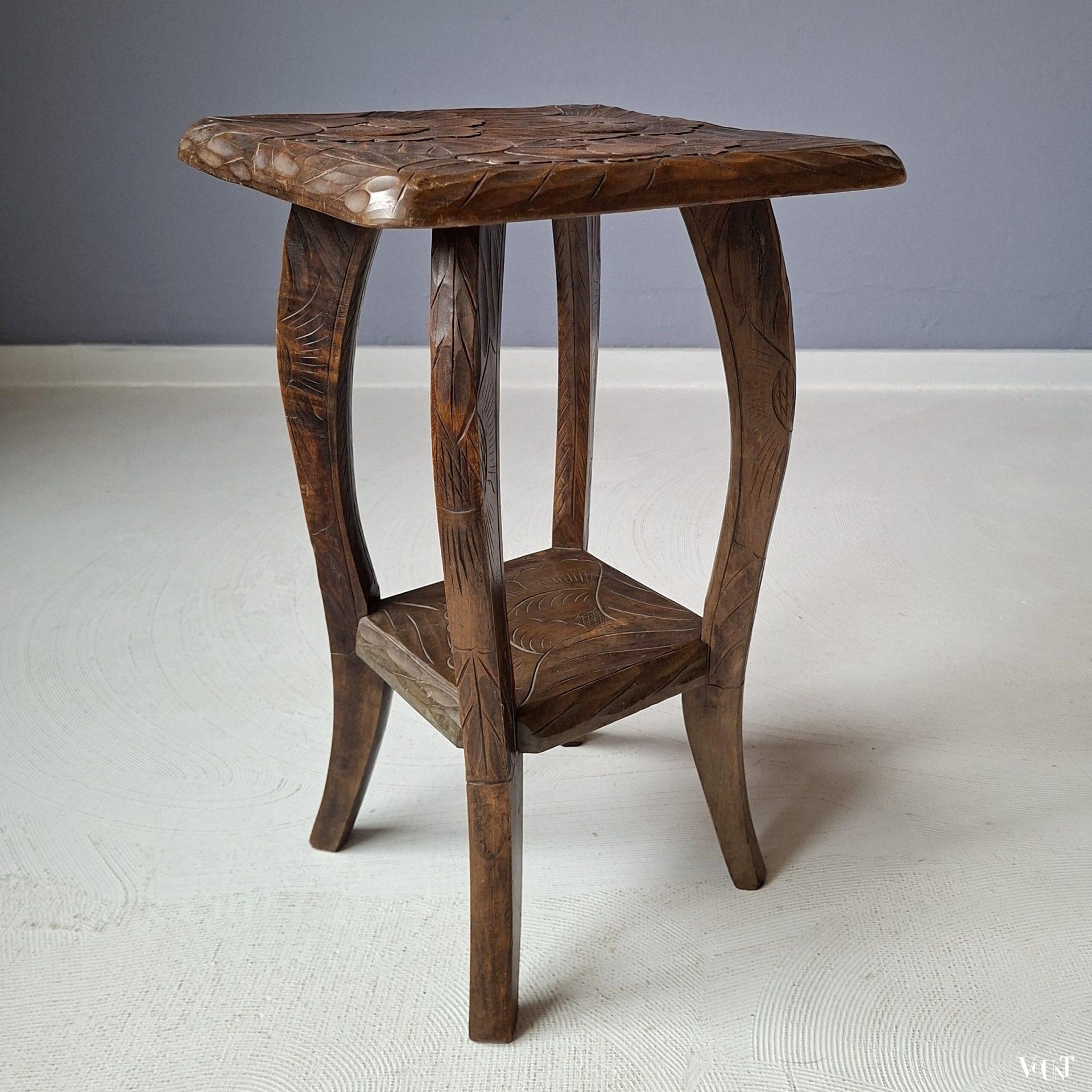 Japans handgesneden bijzettafeltje, Liberty & Co., rond 1900