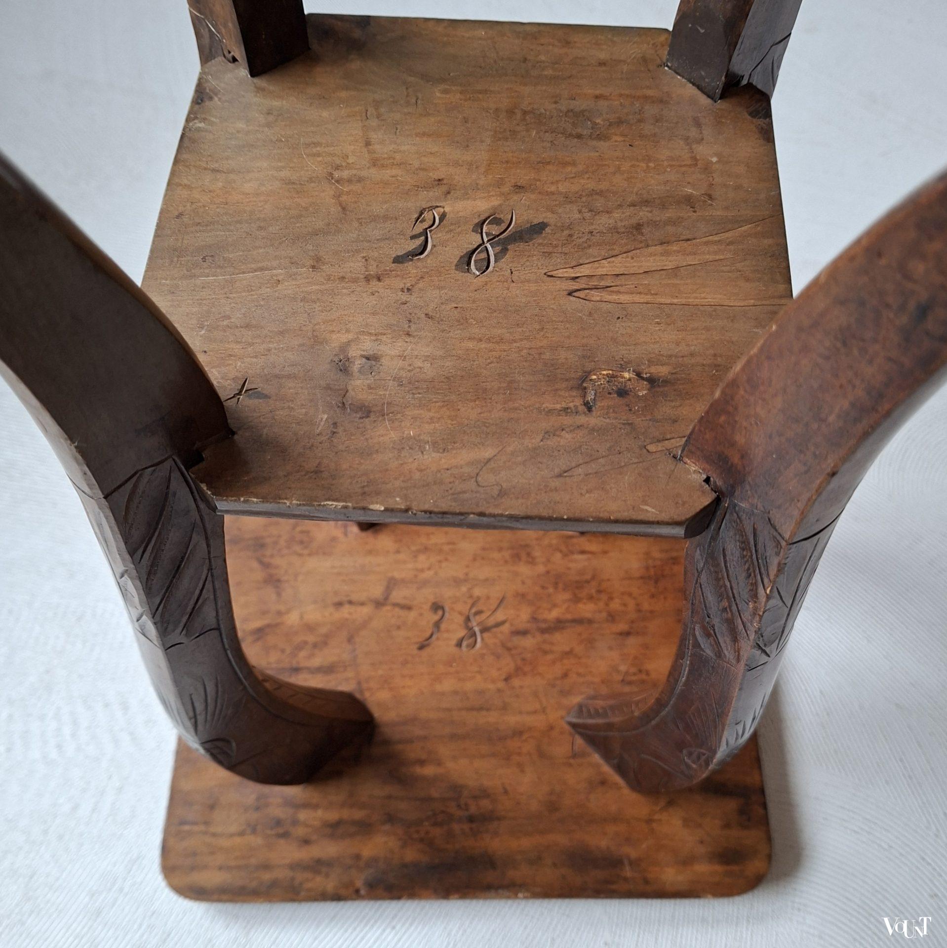 Japans handgesneden bijzettafeltje, Liberty & Co., rond 1900