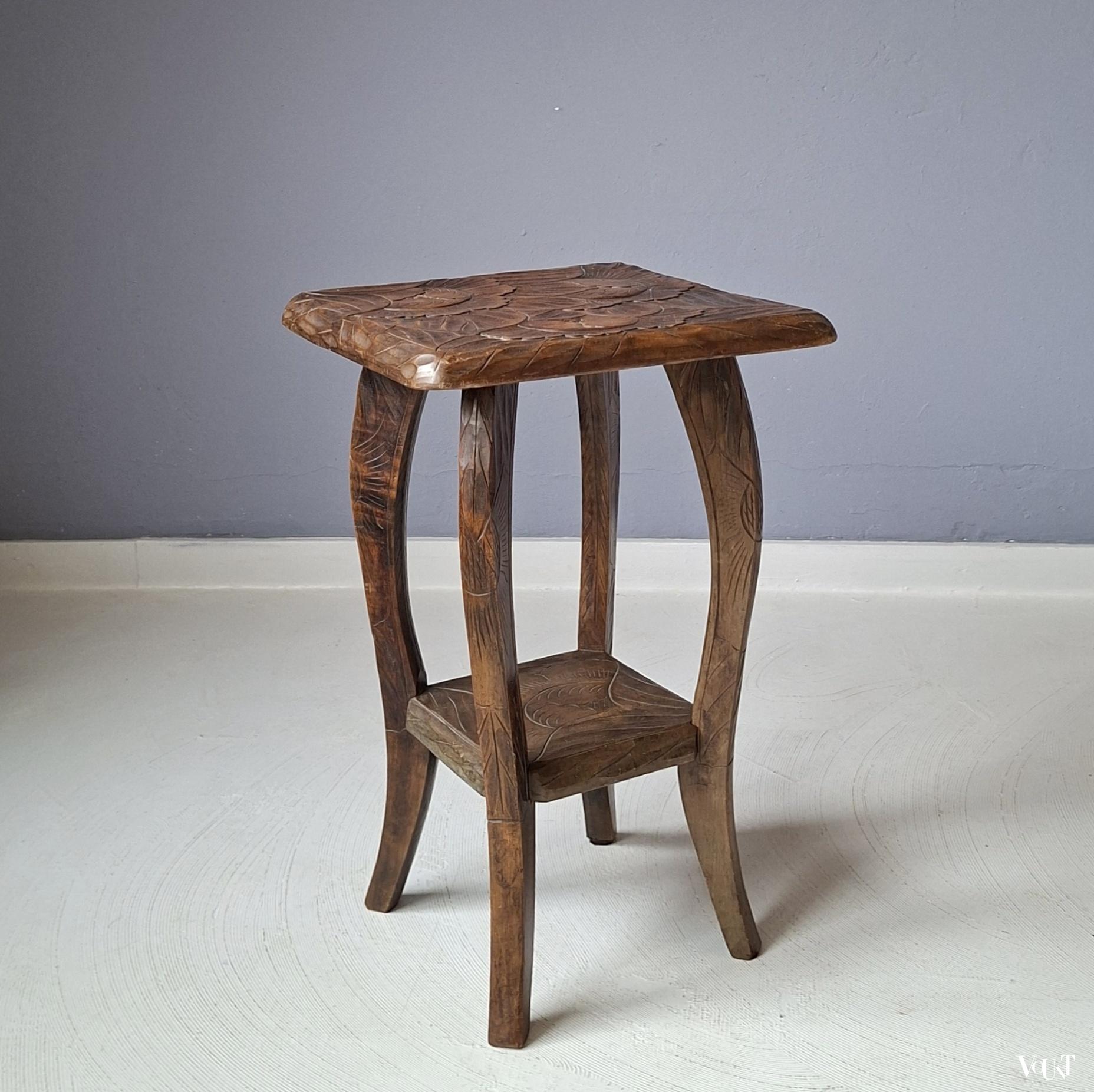 Japans handgesneden bijzettafeltje, Liberty & Co., rond 1900