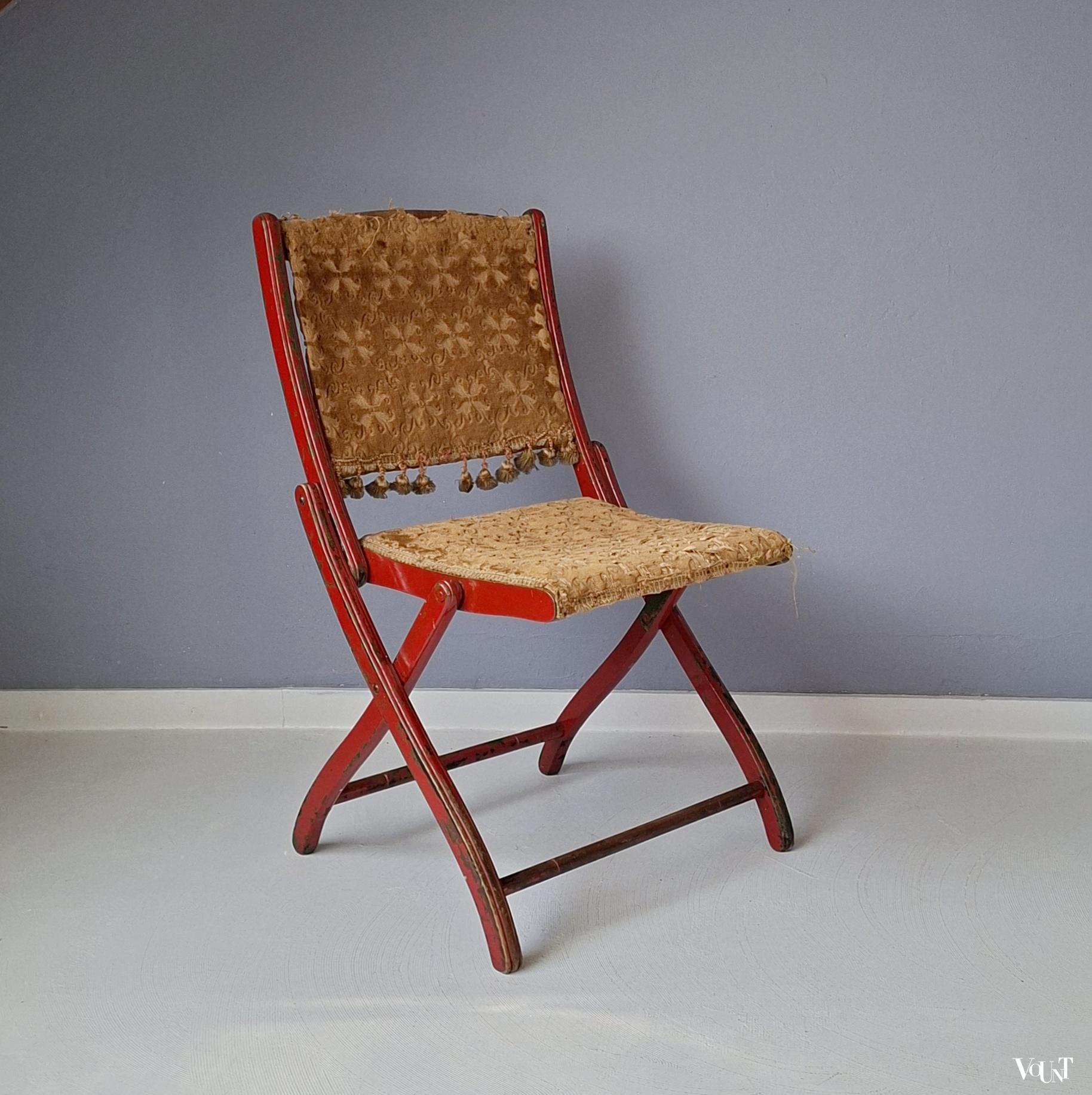 Geleefde antieke houten klapstoel, rond 1900