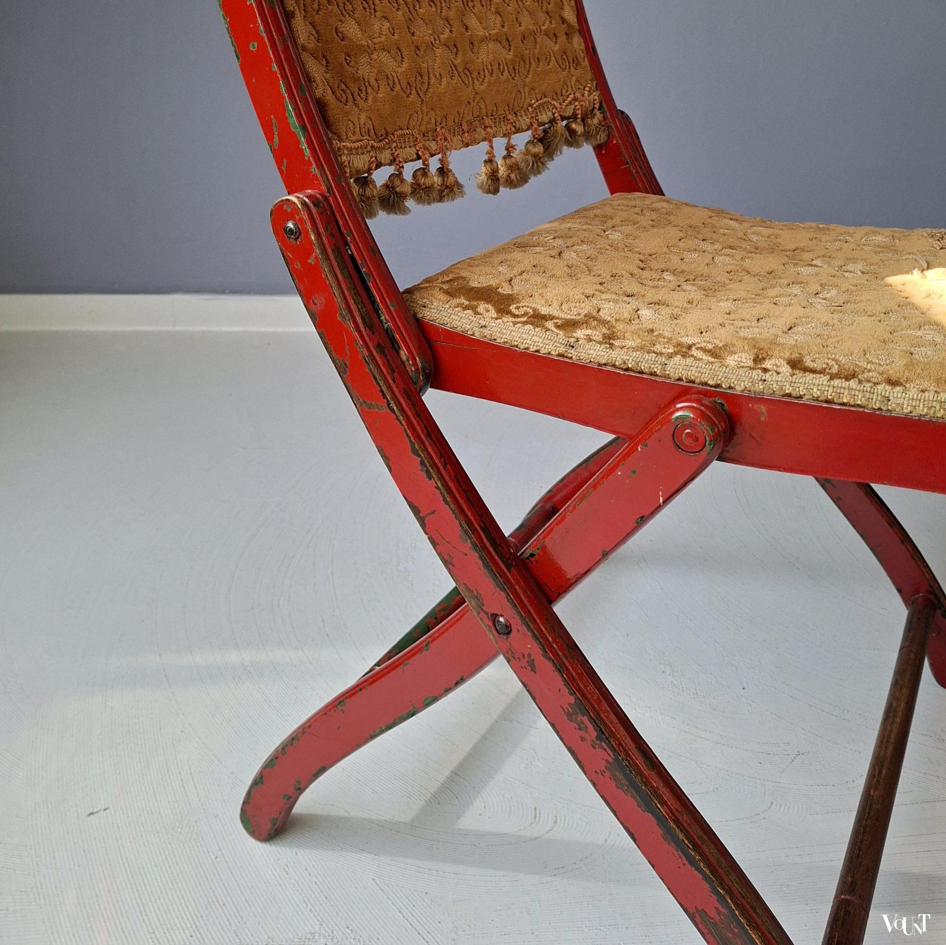 Geleefde antieke houten klapstoel, rond 1900