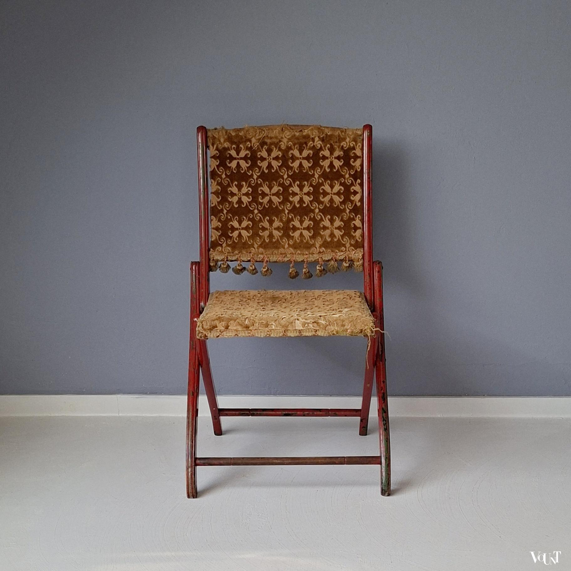 Geleefde antieke houten klapstoel, rond 1900