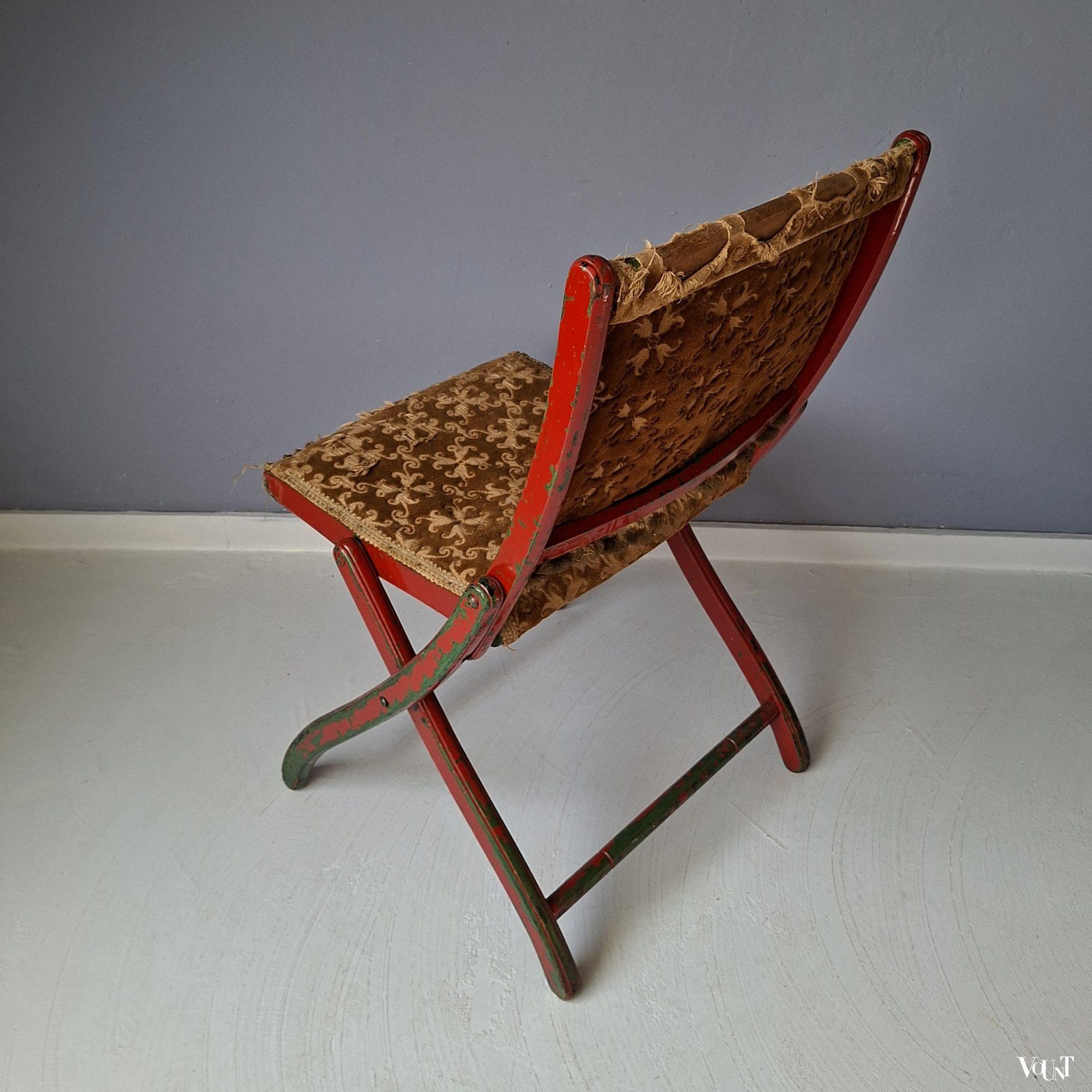 Geleefde antieke houten klapstoel, rond 1900