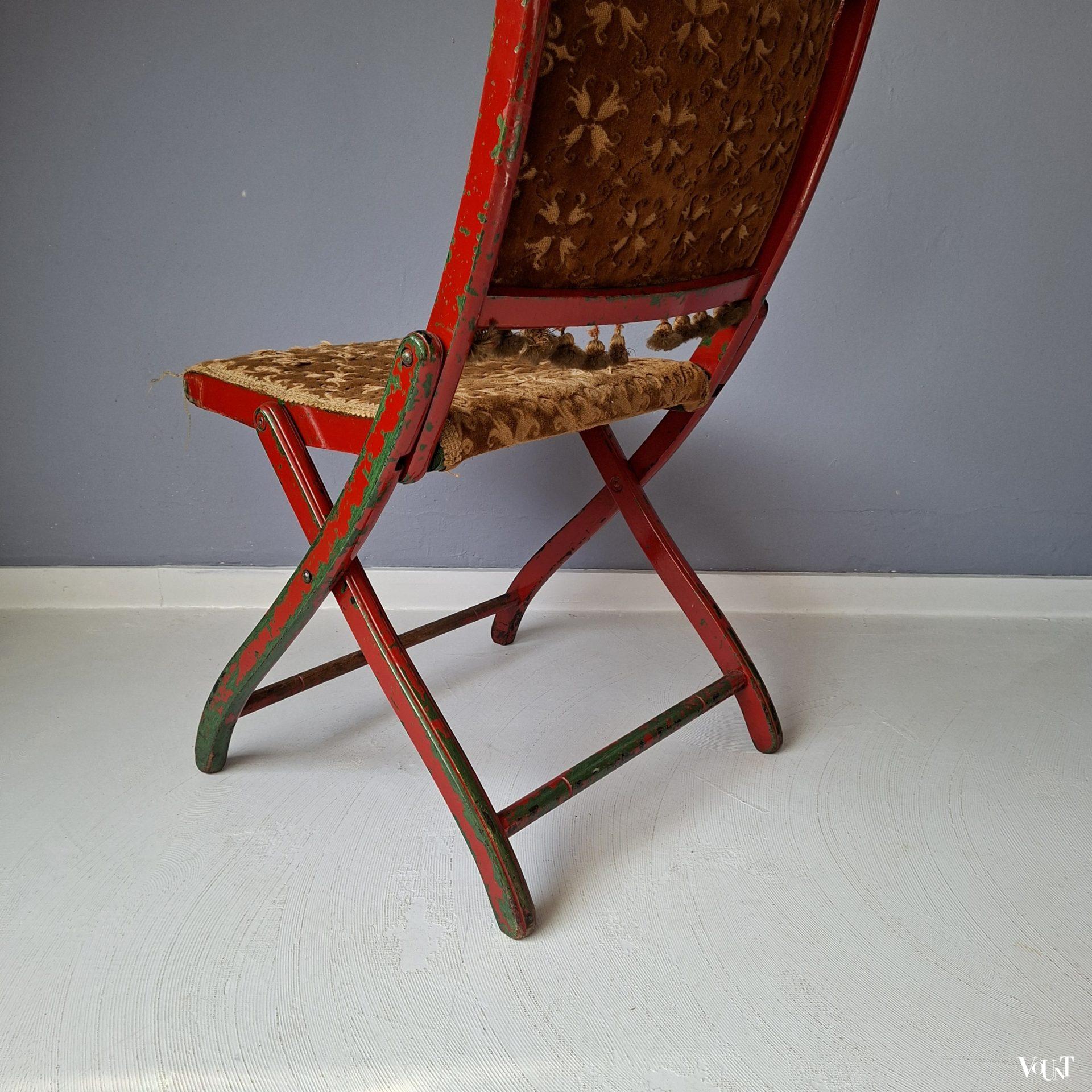 Geleefde antieke houten klapstoel, rond 1900