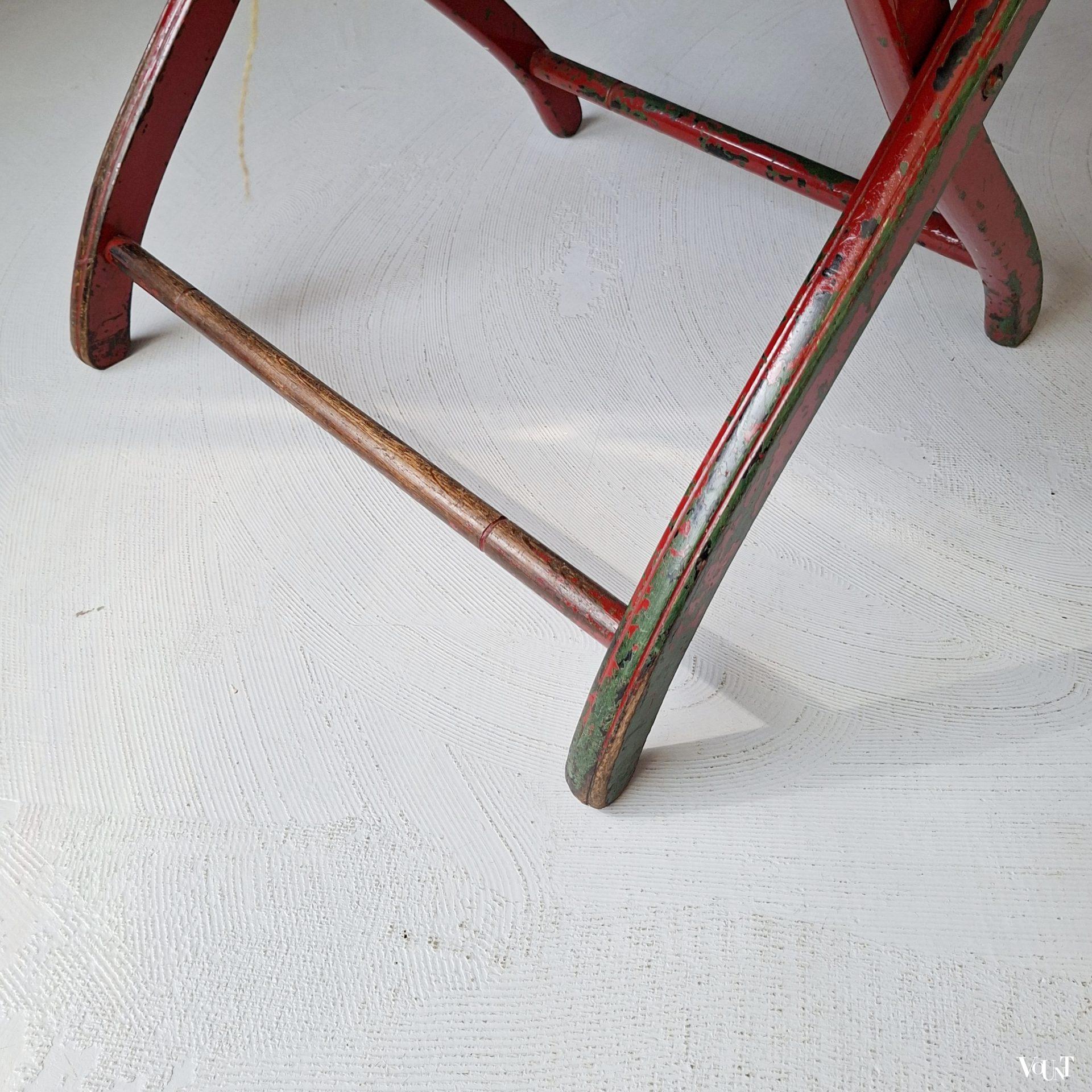 Geleefde antieke houten klapstoel, rond 1900