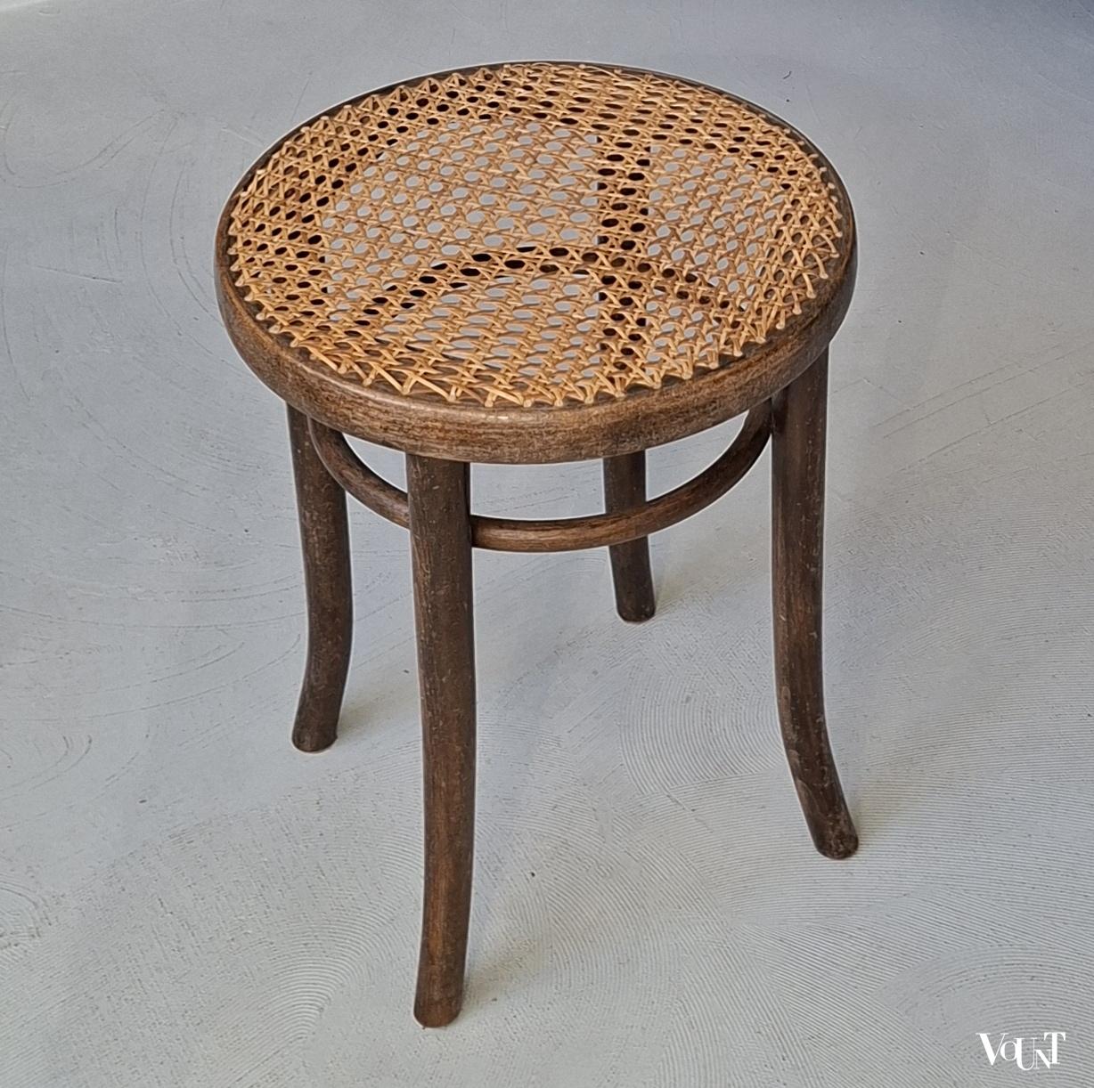 Bentwood kruk met rotan zitting, ZPM Radomsko, jaren '60/'70