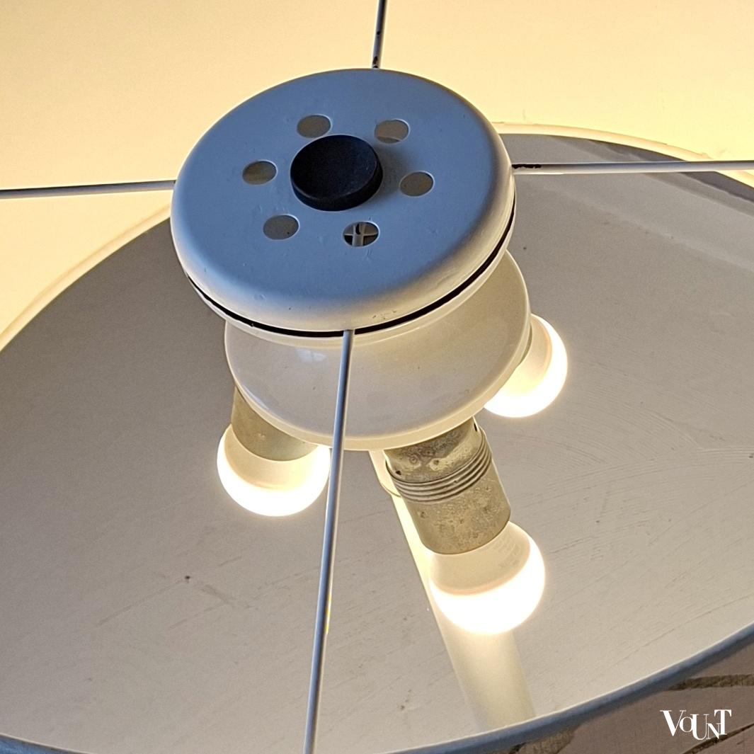 Tafellamp met grote bloemenkap, jaren '70/'80